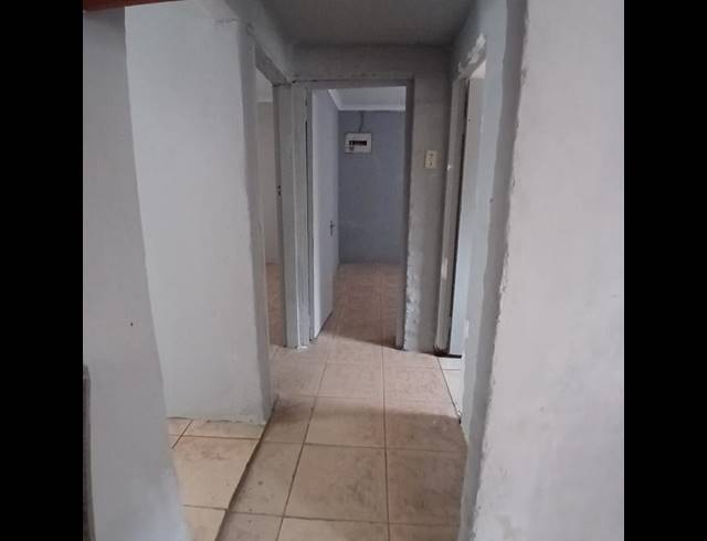 8 BEDROOM HOUSE FOR SALE IN UMLAZI J